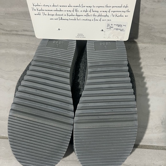 Kohls Gray Slippers with Red Gnome Design - Picture 4 of 4